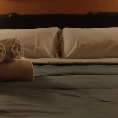 Montes * Casas de Miravete